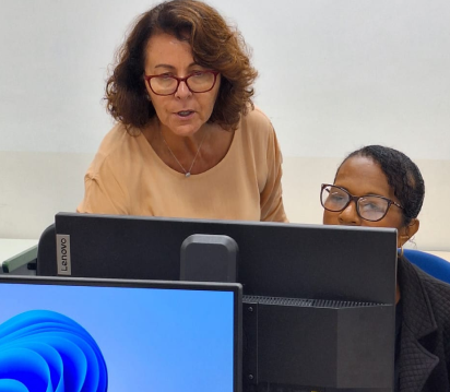 Professora ensinando